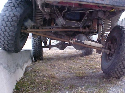1995 Ford Bronco - front underside