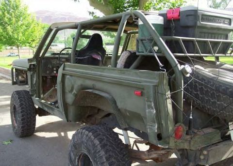1979 Ford Bronco - This heavily modified 1979 Ford Bronco features a full roll cage and custom exterior storage solutions.