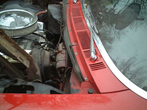 1967 Ford Galaxie - Cracked rubber seal.