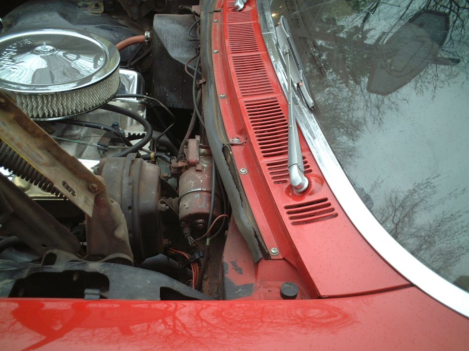 Cracked rubber seal.