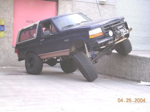 1994 Ford Bronco - best flex i could find when i finished the work. All tires are firmly on the ground, but without unpinning the wristed arm, the drivers sid…