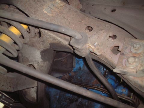 1967 Ford Galaxie - Removing bolts from engine mounts