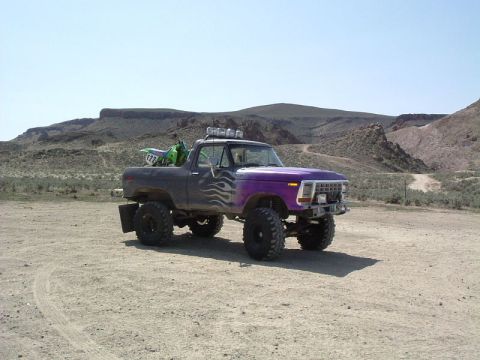 1979 Ford Bronco - poser right side