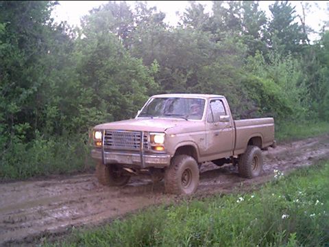 1983 Ford F-150 - setting up for a hole.