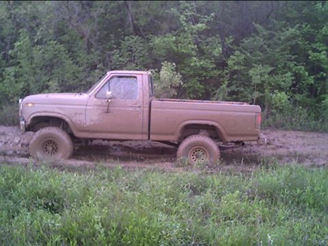 1983 Ford F-150 - sitting still in 2wd