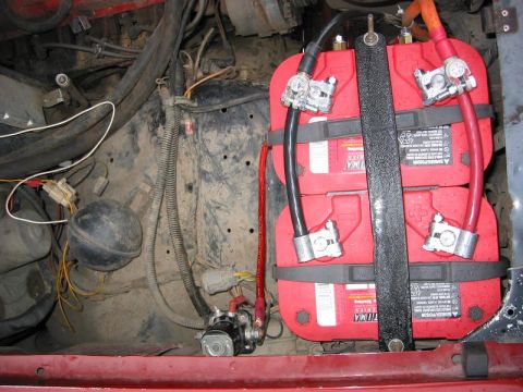 1985 Ford Bronco - Dual battery set up completed. My M12,000 now has enough power to twist the frame. It never could do that with the weak ass napa batteries.