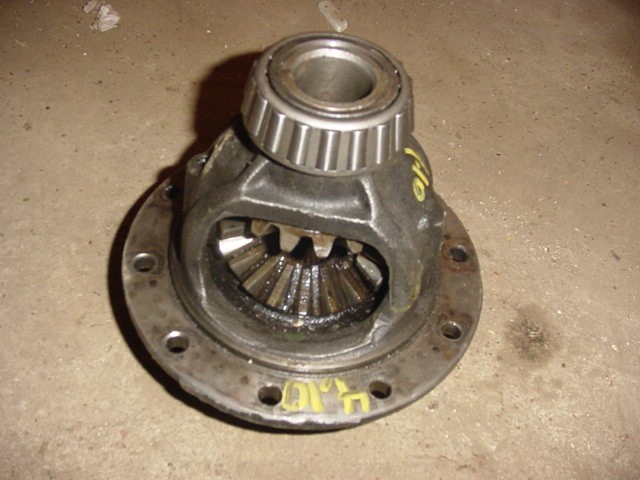Differential part with yellow markings