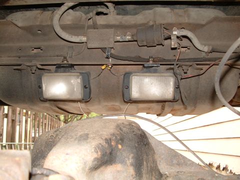 1979 Ford Bronco - Underbody lights are installed near the fuel tank and rear axle of the vehicle.