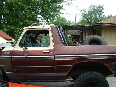 1979 Ford Bronco - side view of the GT bar