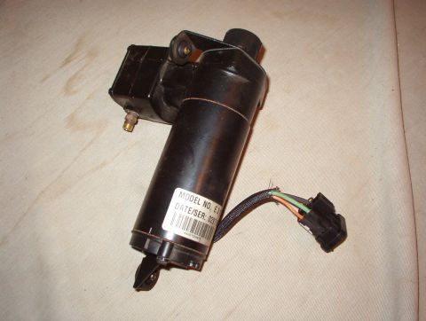 1983 Ford Bronco - SOLD Air Compressor from a Land Rover. Common 12V -ground; easy to wire up. Can fill a 10L tank to ~200psi in 7-15 minutes. 3 rubber-bushed…