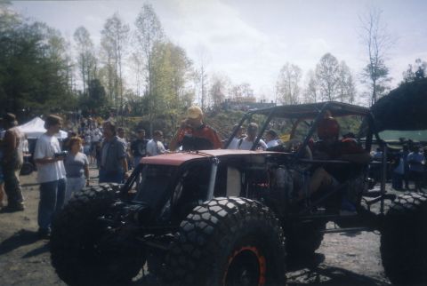 1991 Ford Bronco - In between obstacles