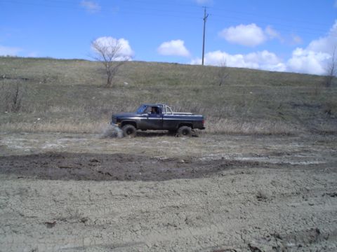 1981 Ford Bronco - C10 35s and a 4" lift