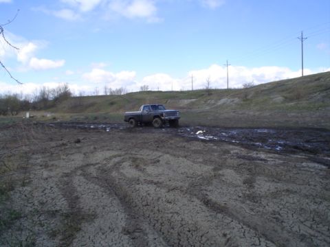 1981 Ford Bronco - this trucks got the removable hardtop thing goin on... to cold to do that though.