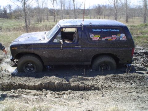 1981 Ford Bronco - In fact I could still move backwards... barely I just called for the rope so I wouldnt get buryed or spray to much water on my engine.