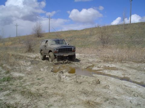 1981 Ford Bronco - going to the last stuck of the day