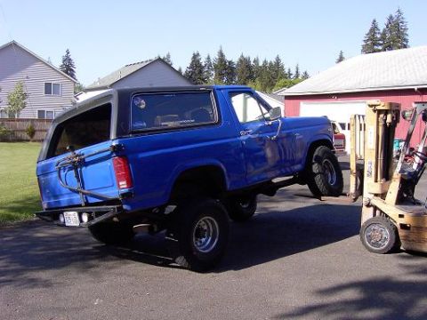 1980 Ford Bronco - front tire was at 27" off the ground