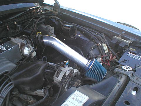 1987 Ford Crown Victoria LTD - The engine bay of a 1987 Ford Crown Victoria LTD shows an aftermarket air intake system.