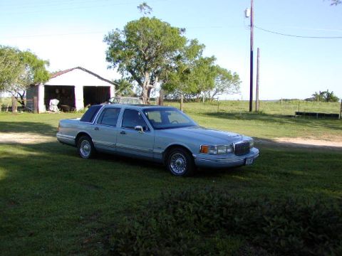 1993 Lincoln Town Car photo