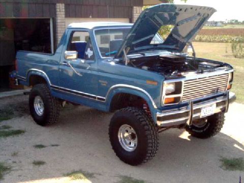 1984 Ford Bronco - Shaker and lift kit installed