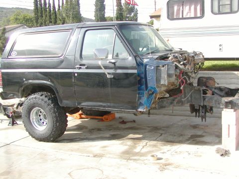 1981 Ford Bronco - This 1981 Ford Bronco is missing its front end, revealing its chassis and engine components.