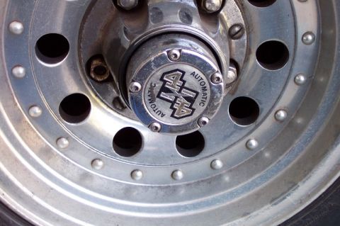 1992 Ford Bronco - The problem--Ford automatic hub