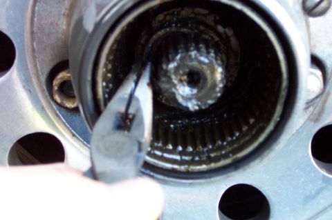 1992 Ford Bronco - Remove the C-clip