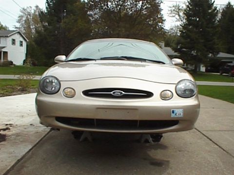 1999 Ford Taurus photo
