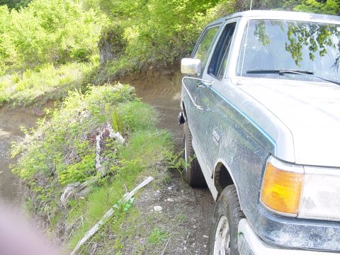 1987 Ford Bronco - found some nice sandy hill climbs, the jeeps took the path to the left, while i felt more modivation and whent right, and looky at that, it…