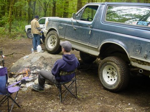 1987 Ford Bronco - havin fun around the campfire