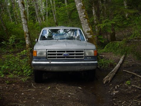 1987 Ford Bronco - yup, tight squeeze