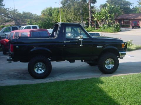 1988 Ford Bronco - in the driveway, ass sticks up pretty high