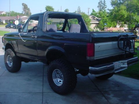 1988 Ford Bronco - This 1988 Ford Bronco features a removable top, offering an open-air driving experience.
