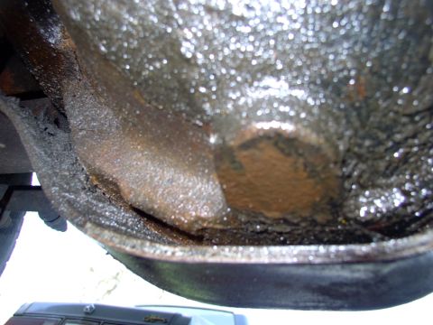 1986 Ford Bronco - Bottom of the TTB is just beggin' for a drain. It's almost as if the engineers meant to put one here and the beancounters said no.