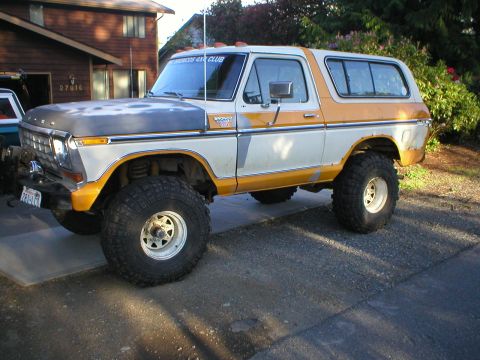 1978 Ford Bronco - This lifted 1978 Ford Bronco features a two-tone paint scheme and is equipped with large off-road tires.