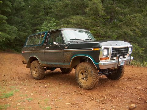 1978 Ford Bronco - now we're on the powerline trails.