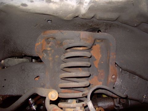 1986 Ford Bronco - I know, you're asking "where's his shocks !? BTW note the two holes in the wheelwell above the tower