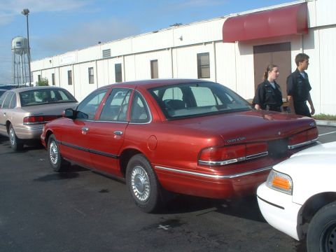 1999 Ford Crown Victoria - Another shot of the red '97.
