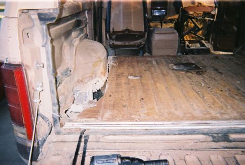 1983 Ford Bronco - Thats a BIG hole