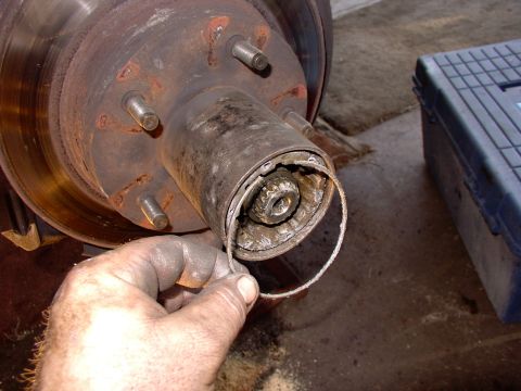 1986 Ford Bronco - Digging this ring out is easier said than done.
