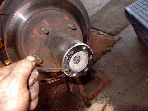 1986 Ford Bronco - Thank goodness my buddy made me buy 12 brand new alan screws from the dealer last year. They came out easily with all the anti-seize lube o…