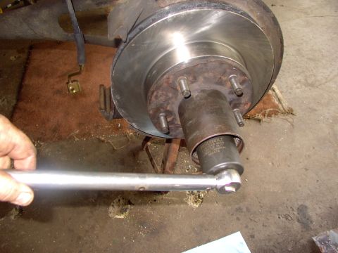 1986 Ford Bronco - With my kind of 1986 Dana 44 manual hub bearings they wanted 70lbs to seat them, then back off a 1/4 turn and re-torque to 15-20 ft/lbs.
