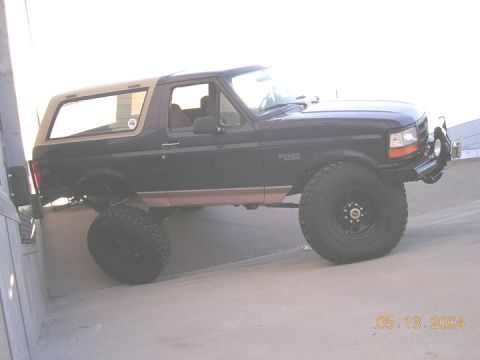 1994 Ford Bronco - same shot, further back