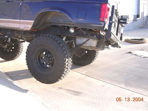 1994 Ford Bronco - thought I would get more flex, but it seems there is another bind instead of the shocks. Its the damn shackles/hangars.