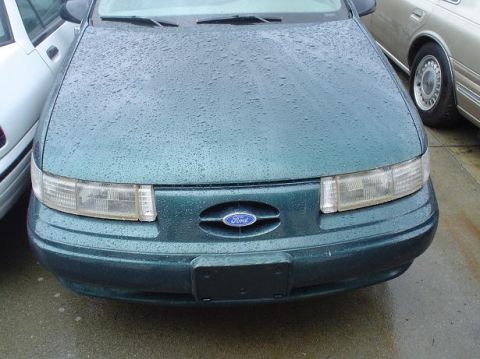 1993 Ford Taurus - raining