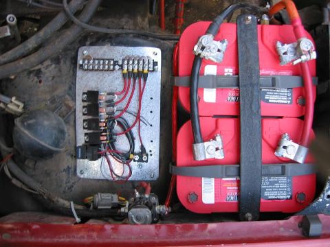 1985 Ford Bronco - Dual battery with everything cleaned up and relay panel installed.
