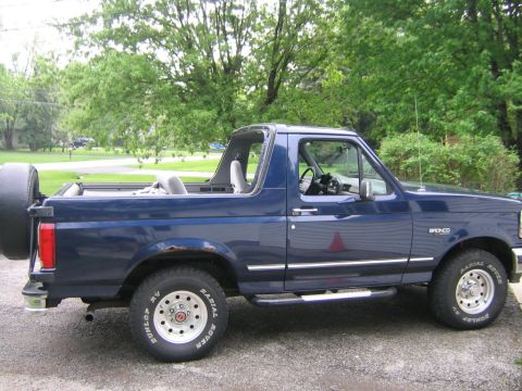 1994 Ford Bronco - First time the top came off.. really easy to do