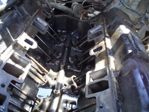 1981 Ford Bronco - it looks like a roller block without the roller cam.