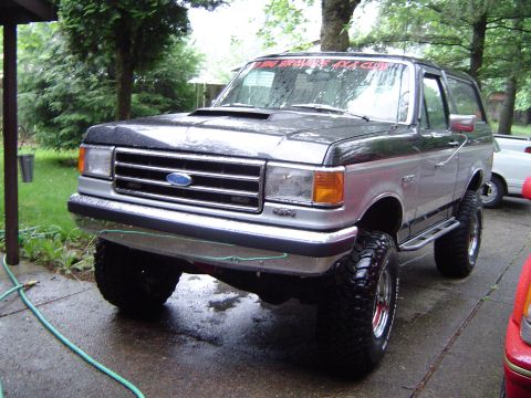 1989 Ford Bronco - No front licence plate!!