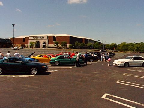 2000 Ford Mustang - more at the mall....