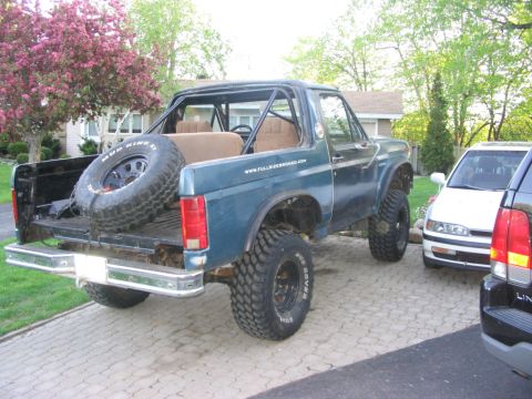 1986 Ford Bronco - This 1986 Ford Bronco features a removable top and a spare tire mounted in the bed.